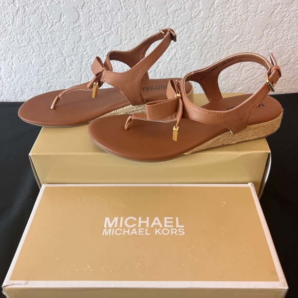 MICHAEL KORS KIDS Girl's Perry Bow-Embellished Sandal - Picture 5 of 5